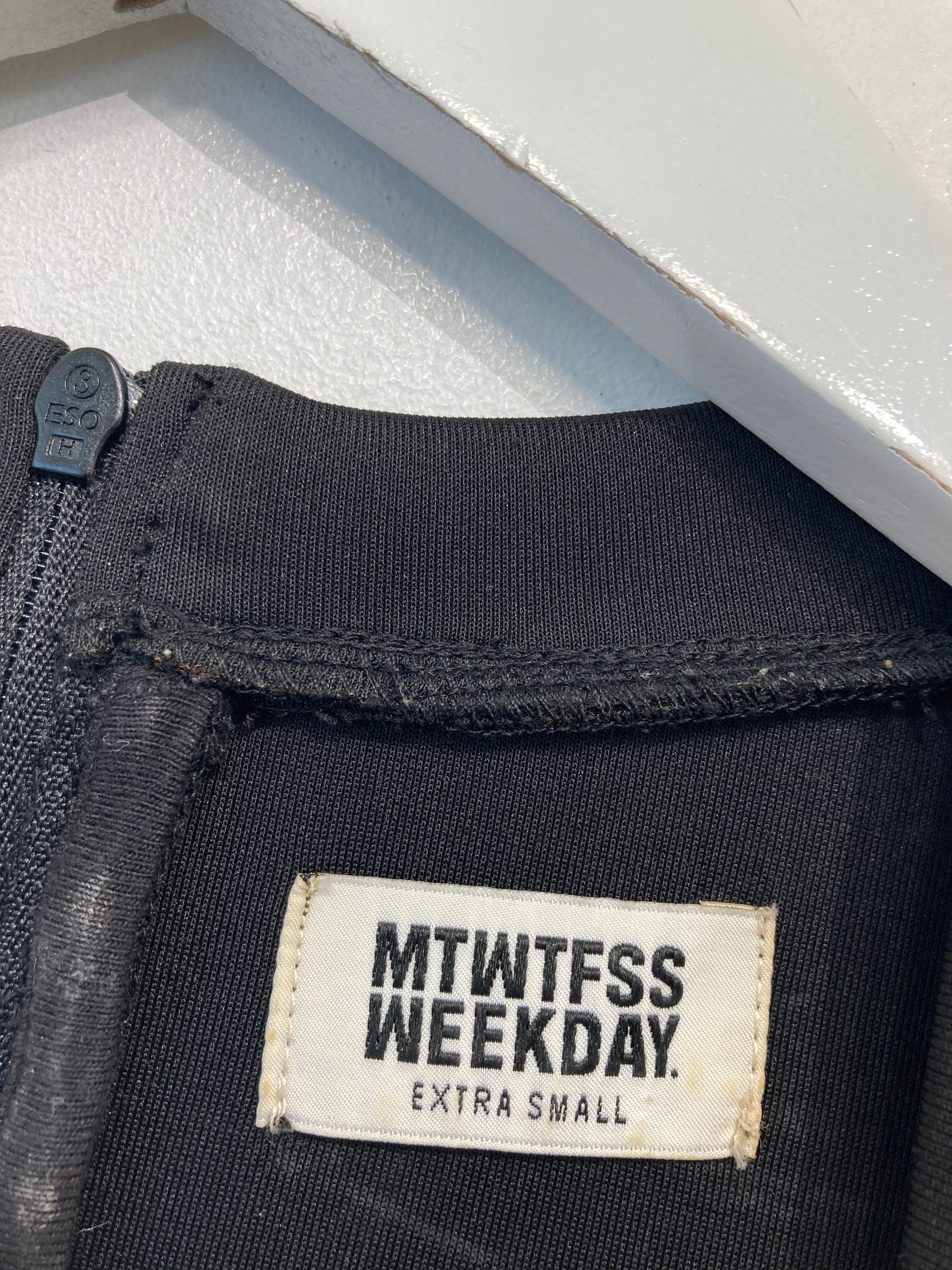 MTWTFSS WEEKDAY T-shirt